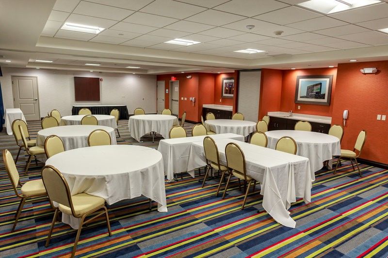Express & West By Ihg Hotel Ann Arbor