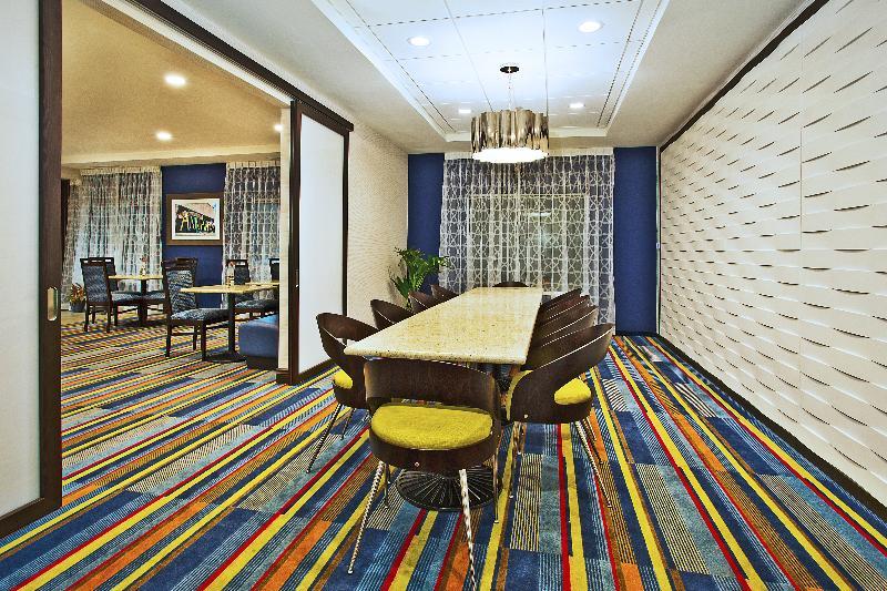 Express & West By Ihg Hotel 3*